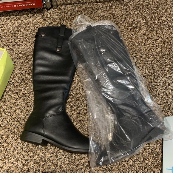 The perfect riding boot - in flat black - Picture 2 of 3